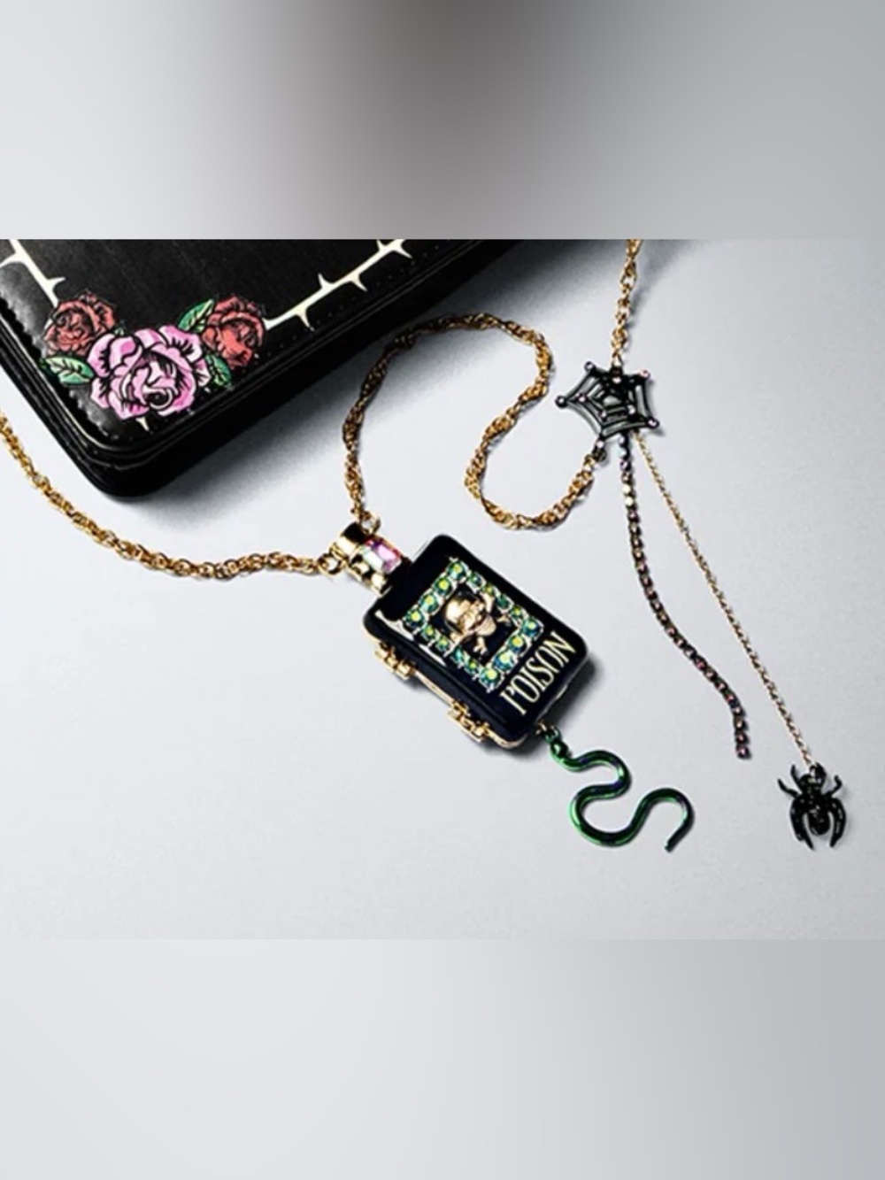 BETSEY JOHNSON POISON HALLOWEEN LONG PENDANT NECKLACE - NWT - Picture 4 of 6
